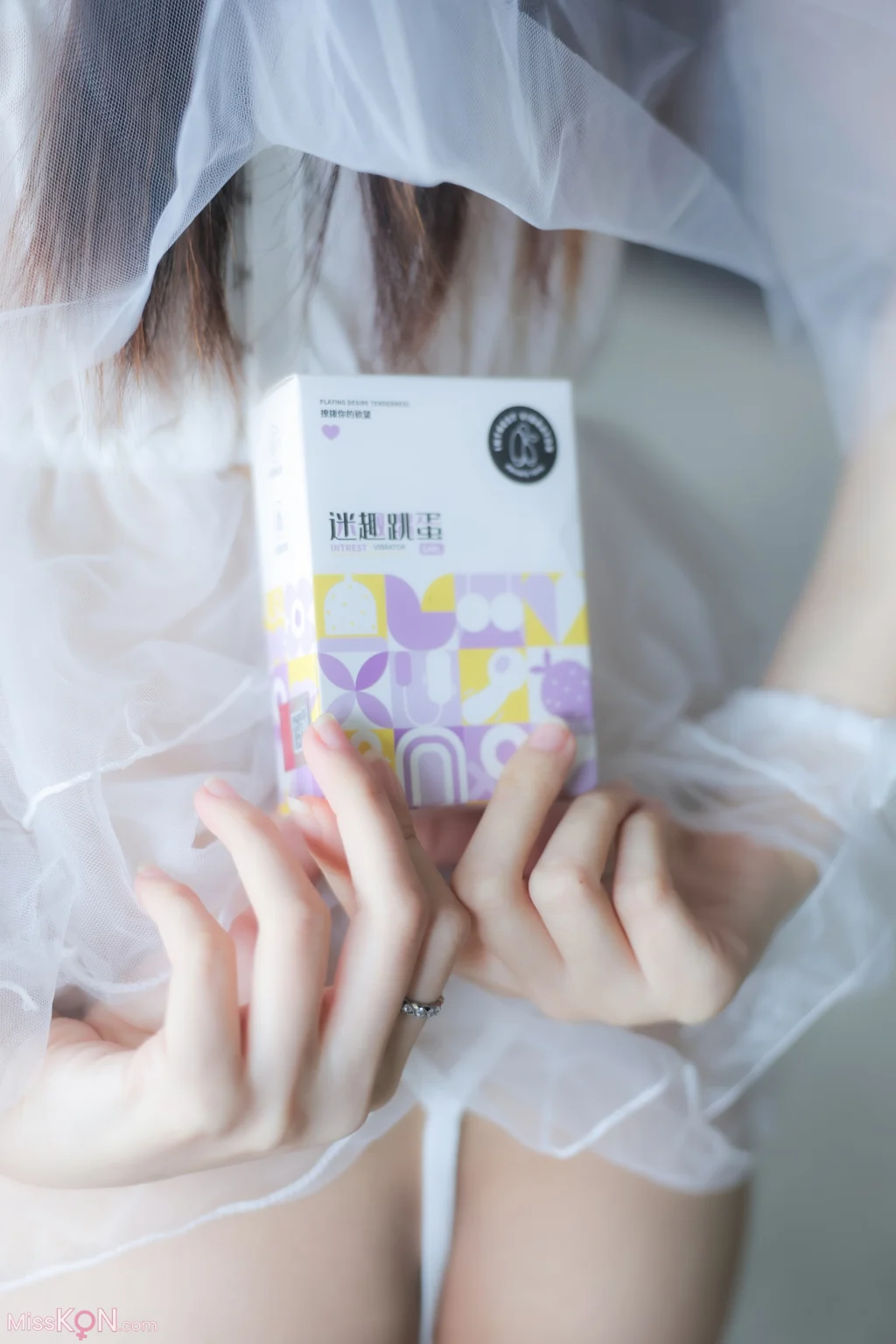 [XR Uncensored] 谢小蒽: R18 秀人网模特 婚纱双跳蛋 (142 photos)
