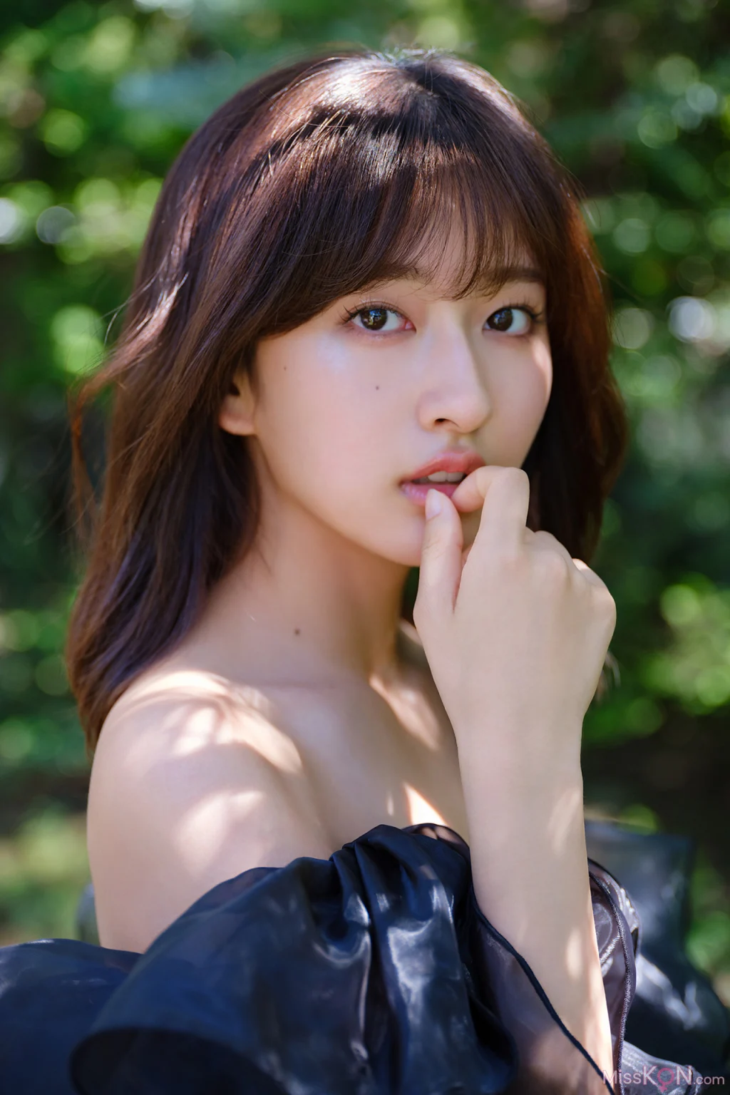 [JP] Rina Saito (斉藤里奈): FLASHデジタル写真集 才媛の秘めごと (70 photos) – Page 2