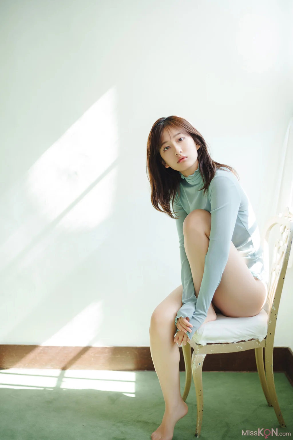 [JP] Rina Saito (斉藤里奈): FLASHデジタル写真集 才媛の秘めごと (70 photos) – Page 2