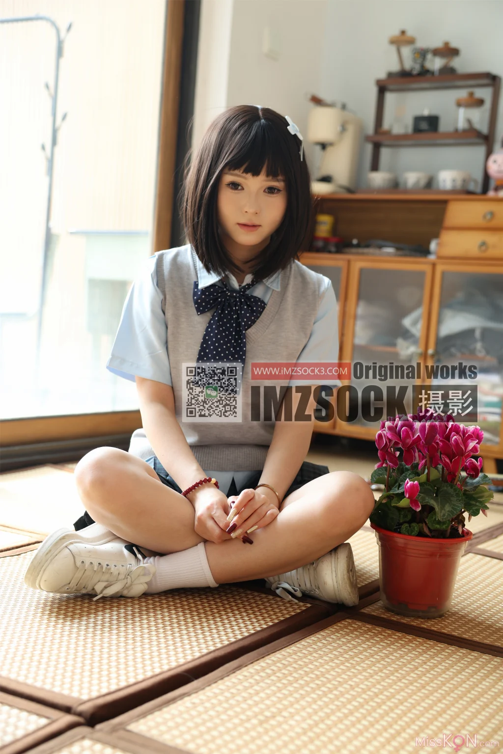 [MZSOCK爱美足] No.381: 歆媛 (110 photos + 1 video)