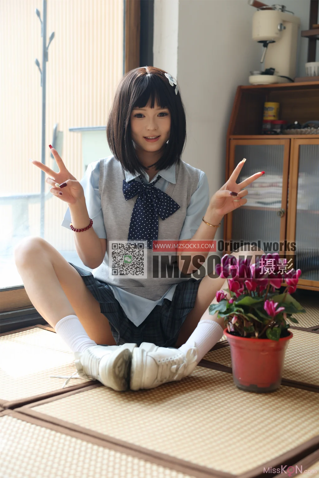 [MZSOCK爱美足] No.381: 歆媛 (110 photos + 1 video)
