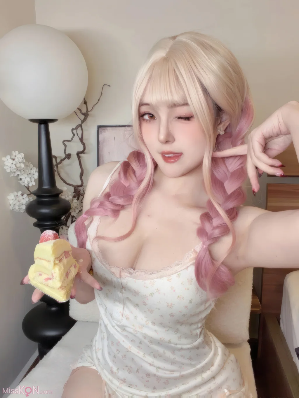 Coser@Natsuko夏夏子: 2026年06月会员订阅奖励 (45 photos + 8 videos)