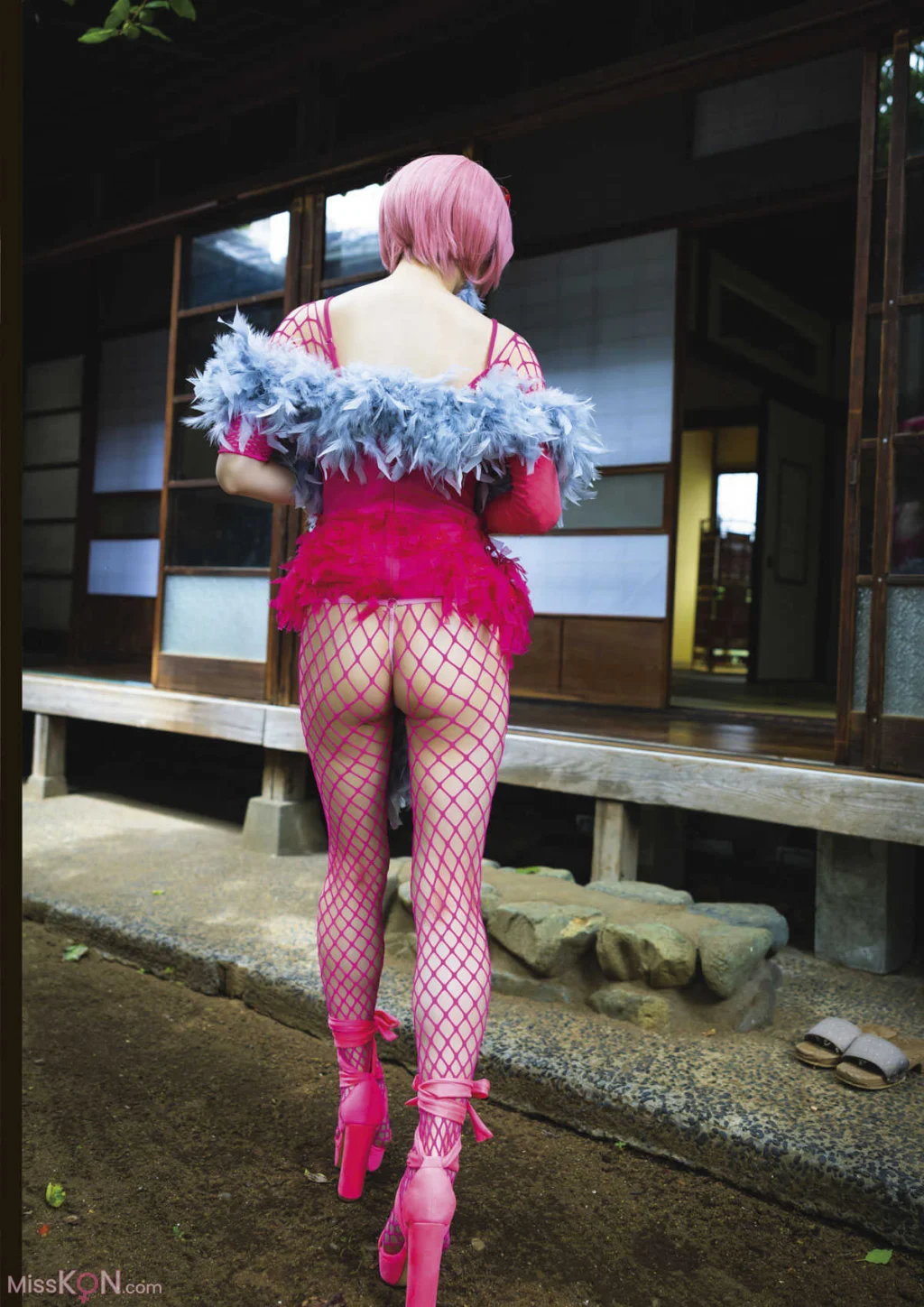 [JP] Miyashita Rena (宮下玲奈): Cosplay Fetish Book (100 photos)