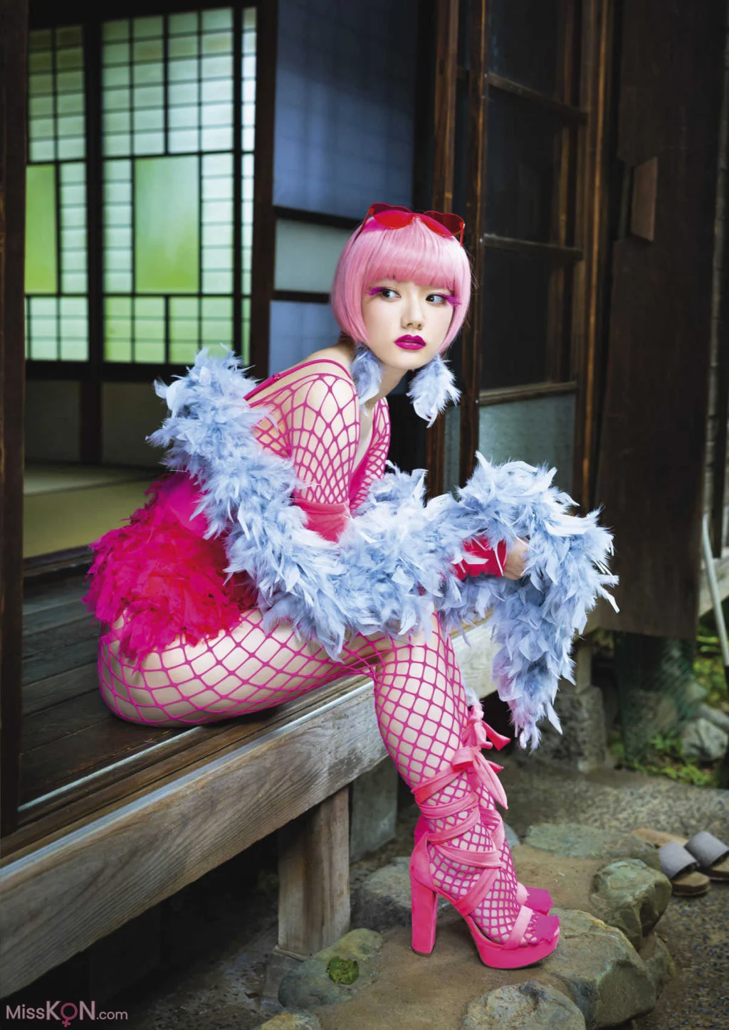 [JP] Miyashita Rena (宮下玲奈): Cosplay Fetish Book (100 photos)