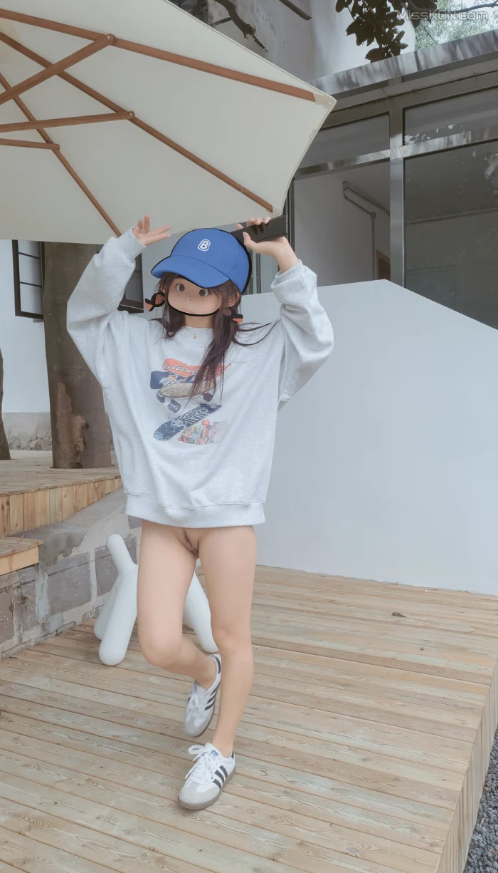 [OtherXXX] 家有仙桃妻: 淫妻调教露出 真实勾引老大爷私拍 (209 photos + 2 videos)