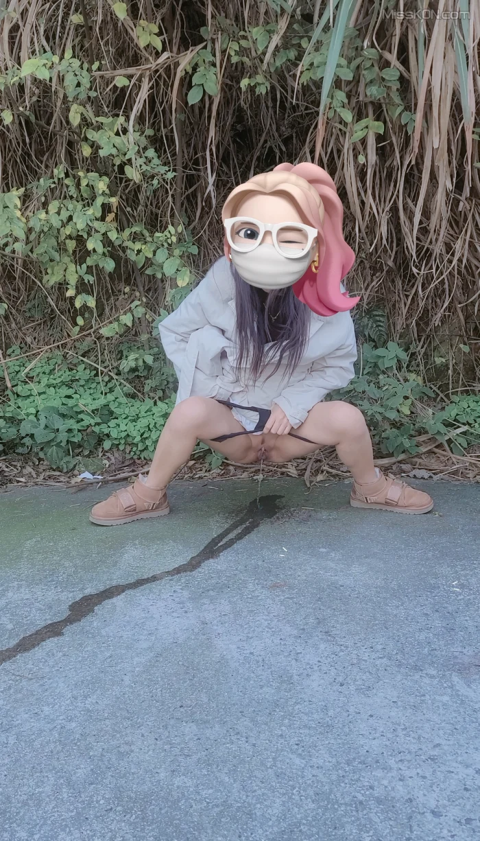 [OtherXXX] 家有仙桃妻: 淫妻调教露出 真实勾引老大爷私拍 (209 photos + 2 videos)