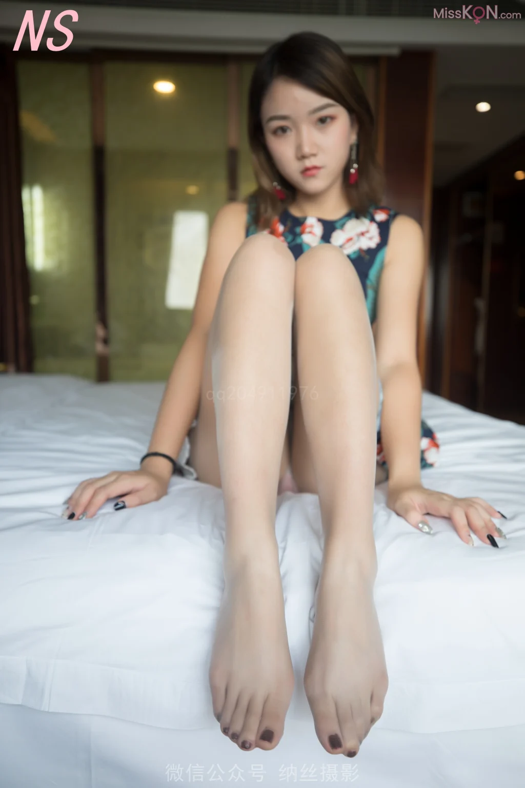 [NS纳丝摄影] No.124: 依依 超美腿无缝丝袜嫩脚 (91 photos + 1 video)