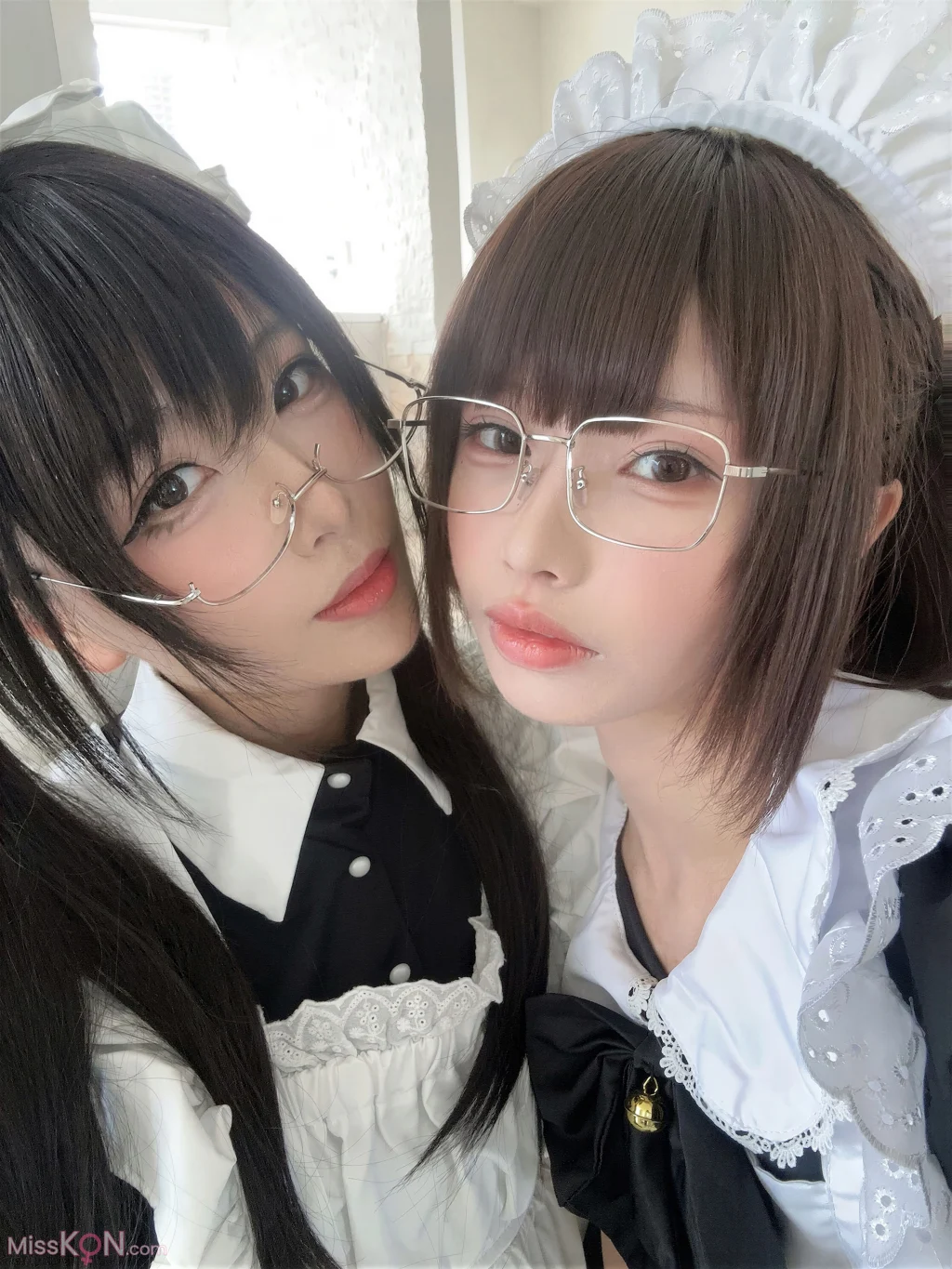 Coser@轩萧学姐 & 十万珍吱伏特: 双人女仆 (110 photos + 1 video)