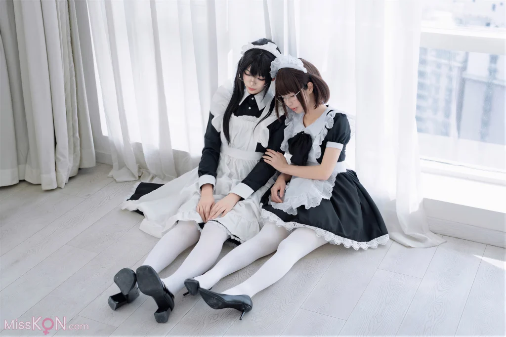 Coser@轩萧学姐 & 十万珍吱伏特: 双人女仆 (110 photos + 1 video)