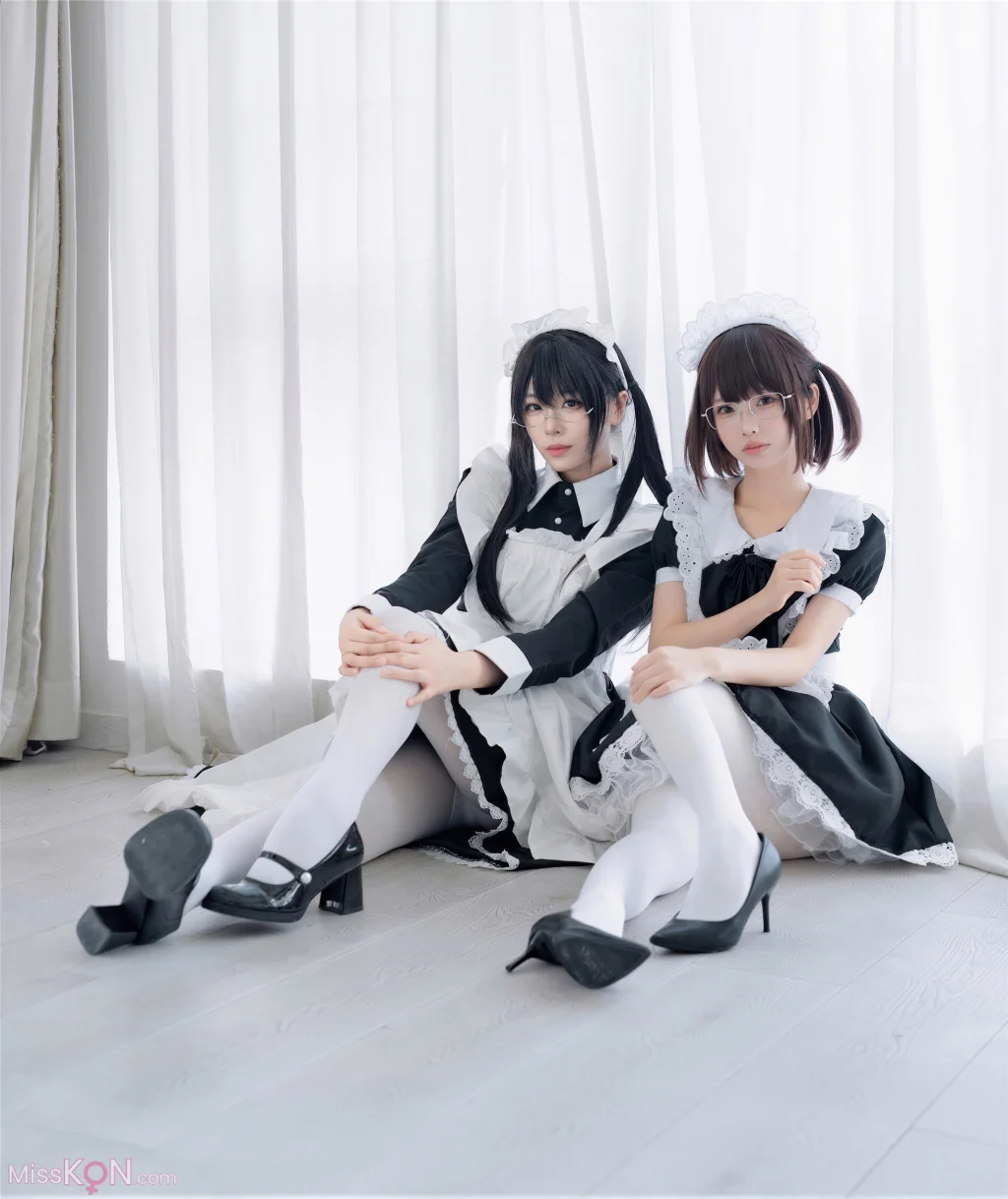 Coser@轩萧学姐 & 十万珍吱伏特: 双人女仆 (110 photos + 1 video)