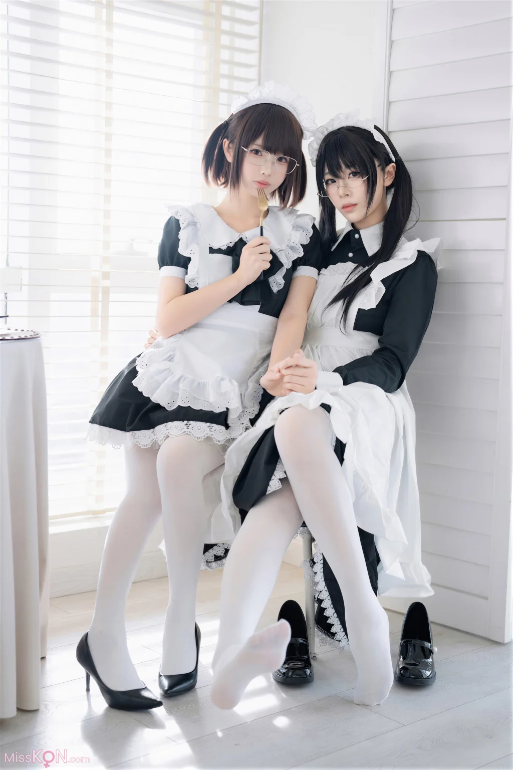 Coser@轩萧学姐 & 十万珍吱伏特: 双人女仆 (110 photos + 1 video) – Page 2