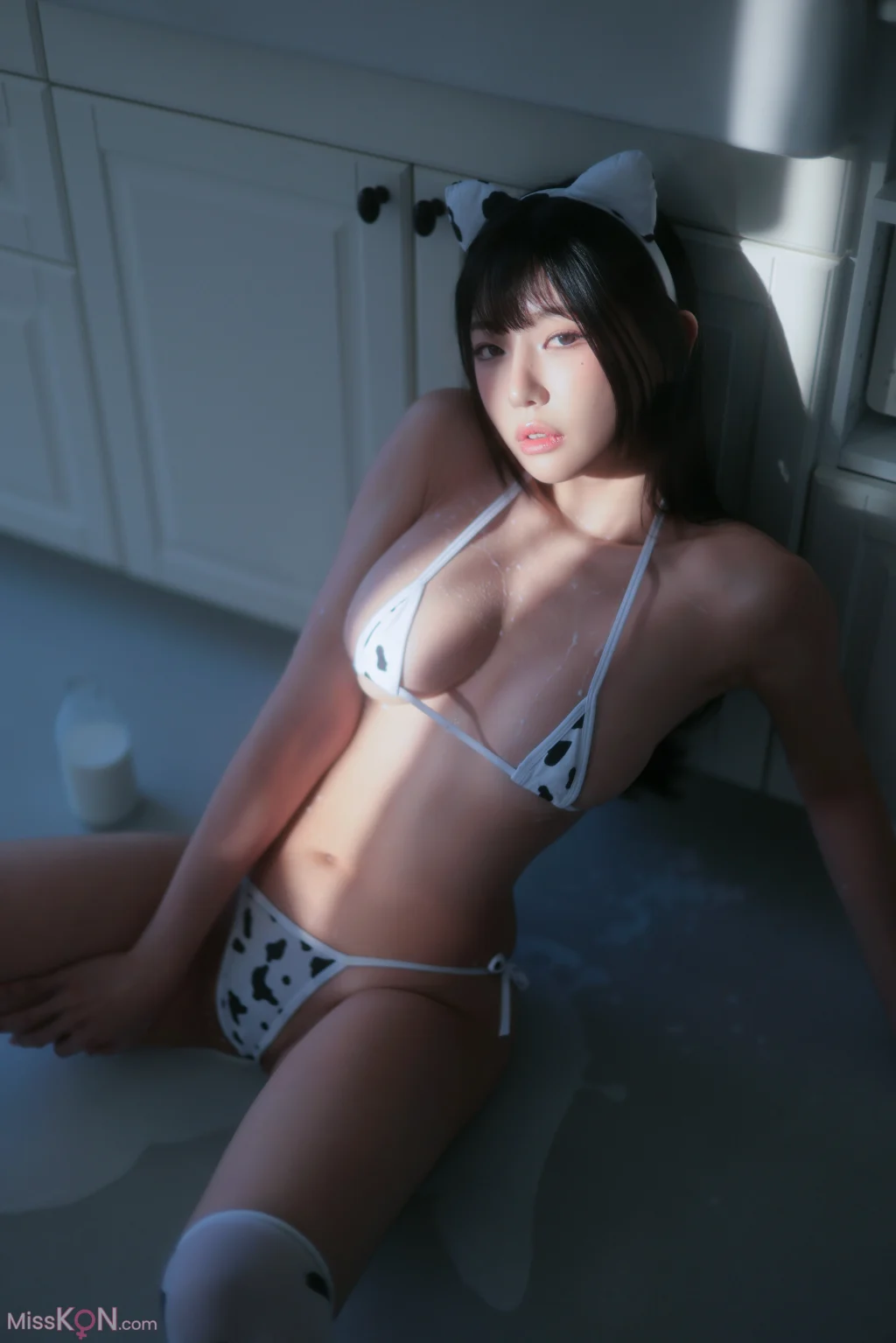Dongeuran (동그란): Milk Cow #01 (128 photos)