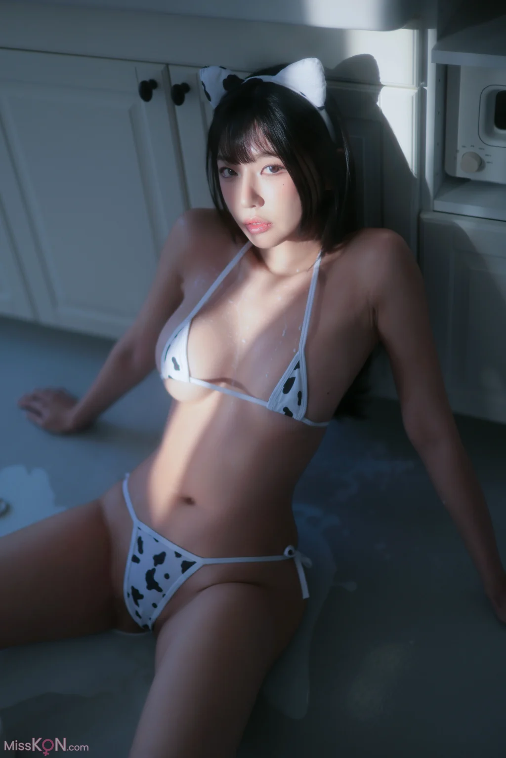 Dongeuran (동그란): Milk Cow #01 (128 photos)
