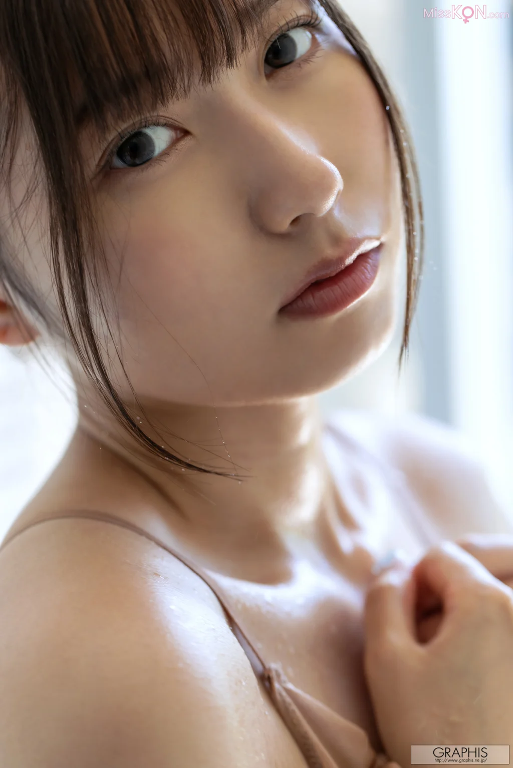 [JP] Miyu Aizawa (逢沢みゆ): [Graphis] New Year’s Holiday SPECIAL 2025-2026 Come Across! Vol.6+7+8+9 (80 photos + 7 videos) – Page 2