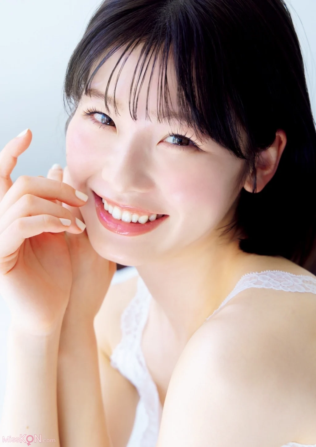 [JP] Nanami Asai (浅井七海): 1st写真集　ナナミイロ【電子特典付き】 (154 photos)