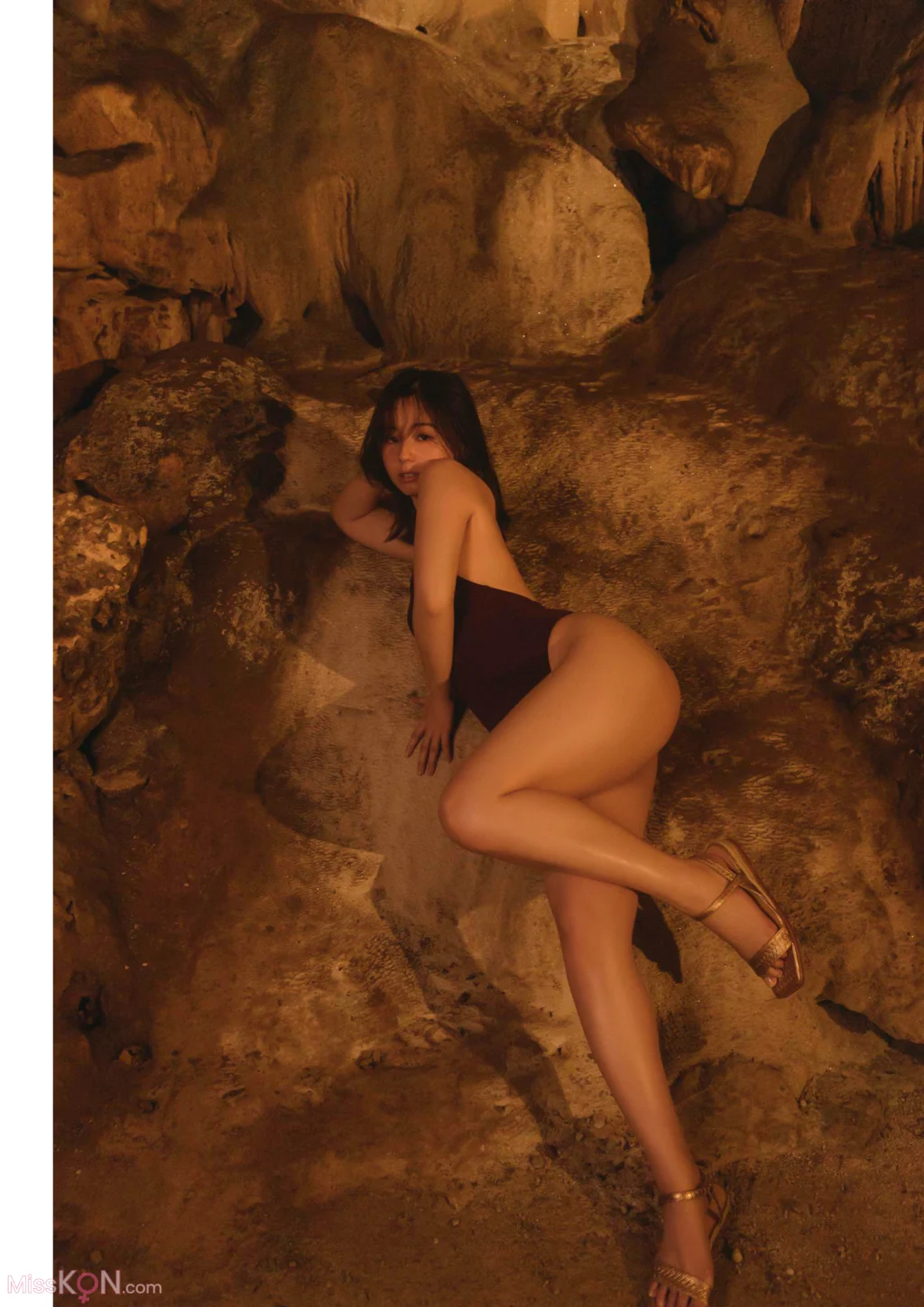 [JP] Rina Koike (小池里奈): 【電子版だけの特典カットつき】写真集『crave』 (129 photos)
