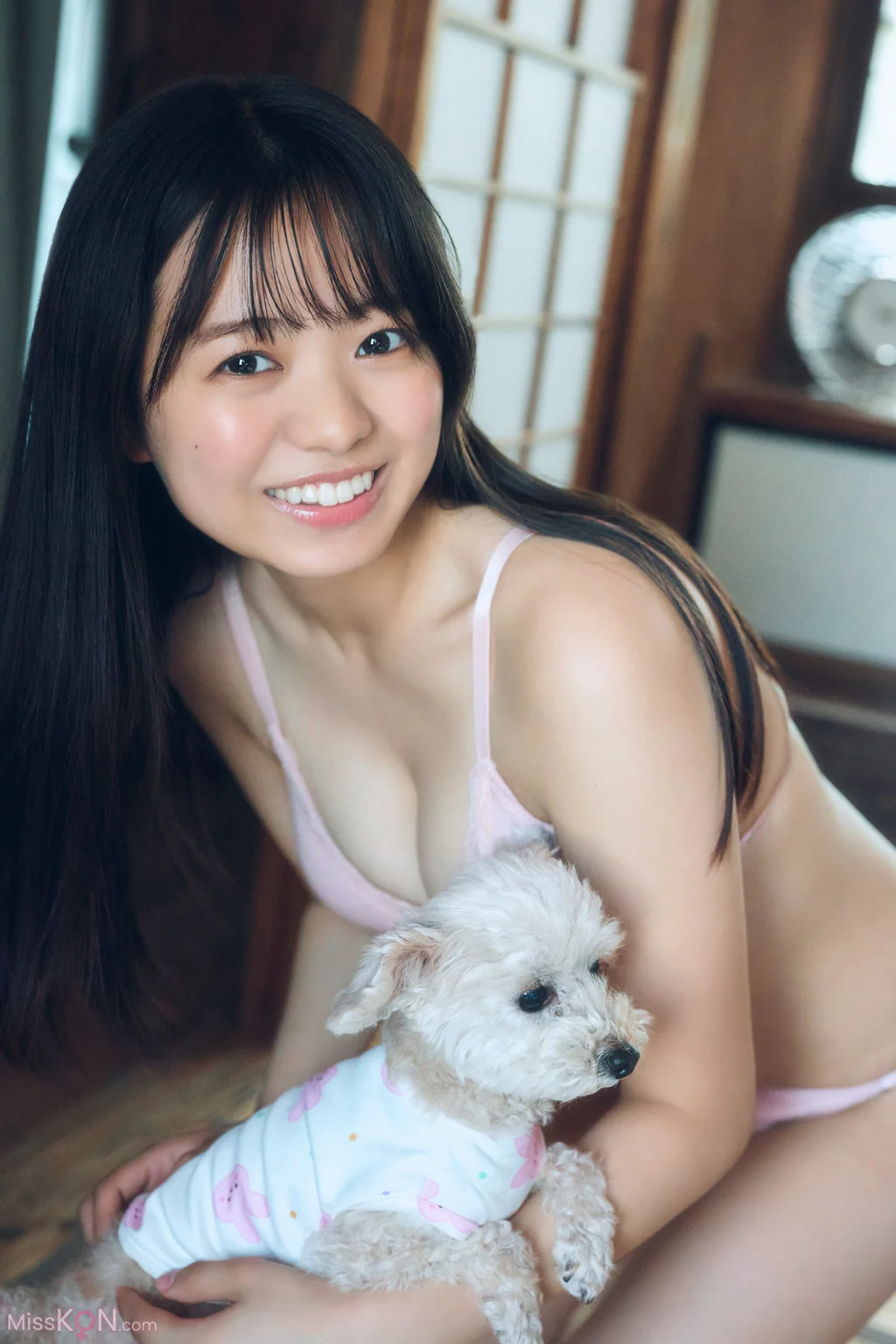 [JP] Ayano Kato (加藤綾乃): 【増量版 全50P】ミスマガのアソビバ！ 雨の日の過ごし方 ヤンマガデジタル写真集 (54 photos)
