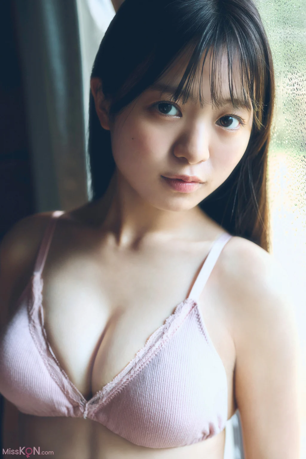 [JP] Ayano Kato (加藤綾乃): 【増量版 全50P】ミスマガのアソビバ！ 雨の日の過ごし方 ヤンマガデジタル写真集 (54 photos)