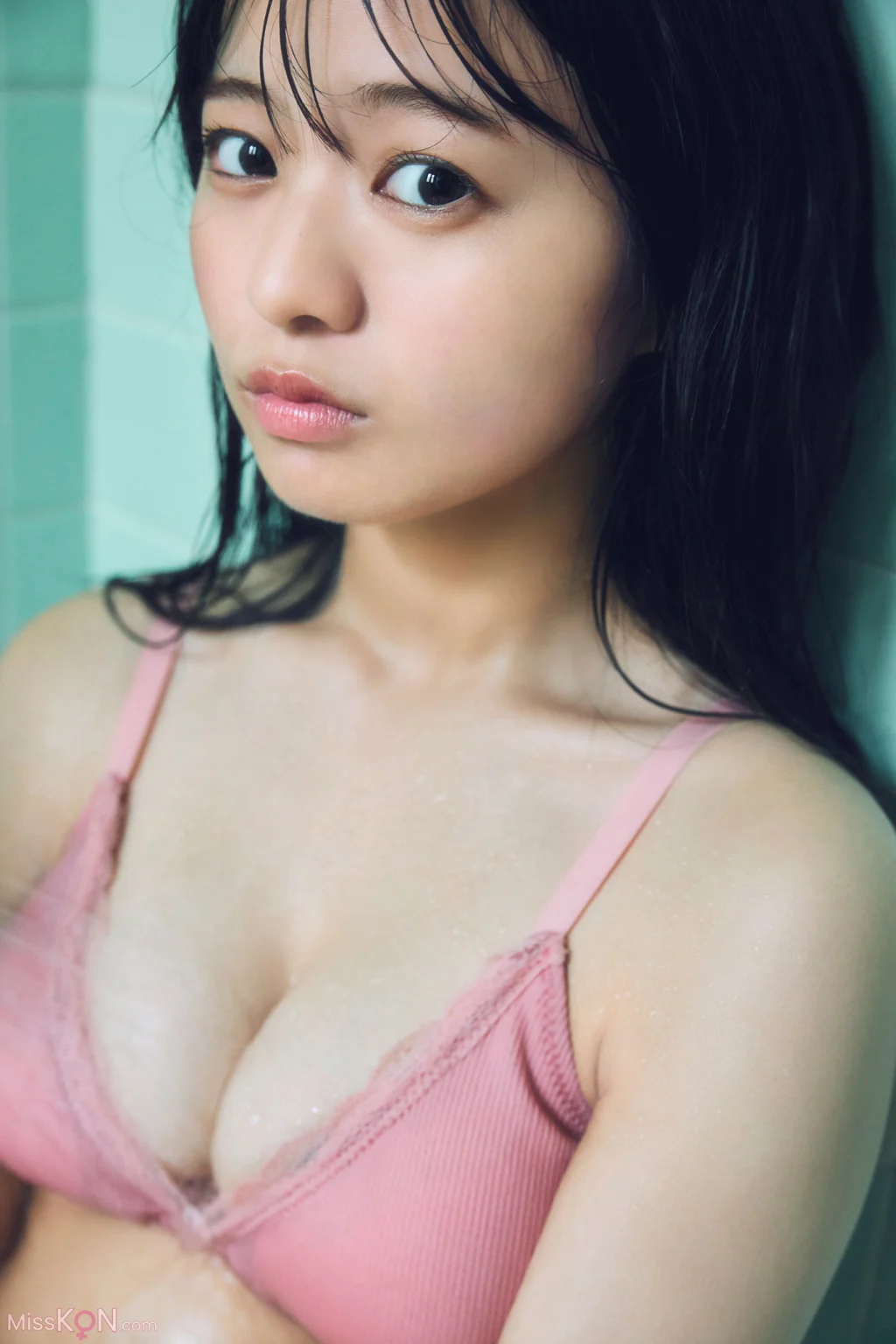 [JP] Ayano Kato (加藤綾乃): 【増量版 全50P】ミスマガのアソビバ！ 雨の日の過ごし方 ヤンマガデジタル写真集 (54 photos) – Page 2