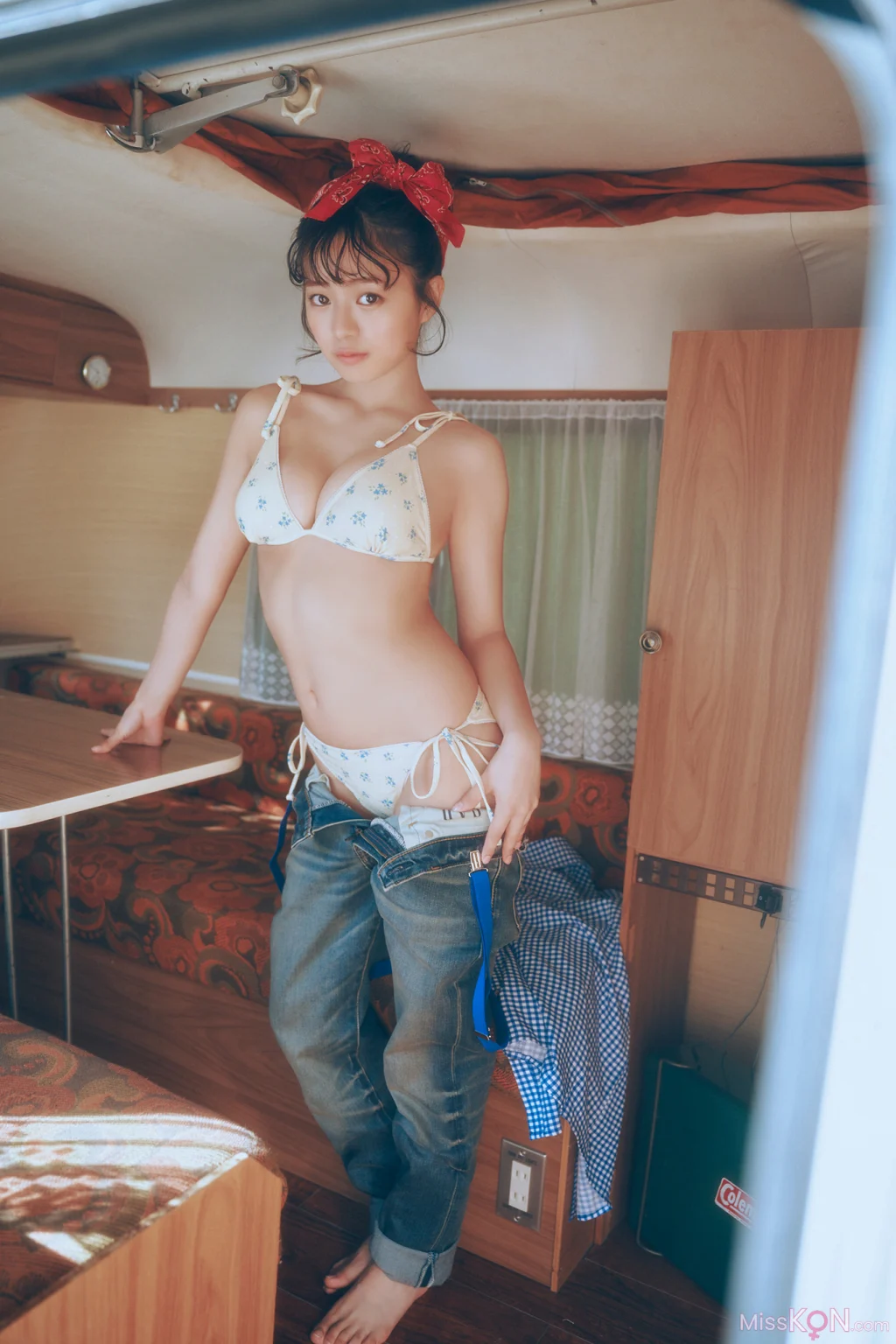 [JP] Ayano Kato (加藤綾乃): 【増量版 全50P】ミスマガのアソビバ！ レトログラビア ヤンマガデジタル写真集 (54 photos)