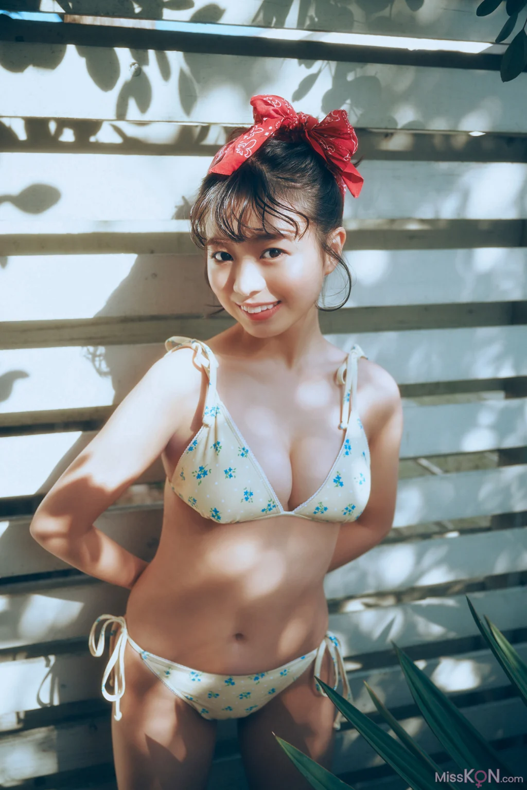 [JP] Ayano Kato (加藤綾乃): 【増量版 全50P】ミスマガのアソビバ！ レトログラビア ヤンマガデジタル写真集 (54 photos)