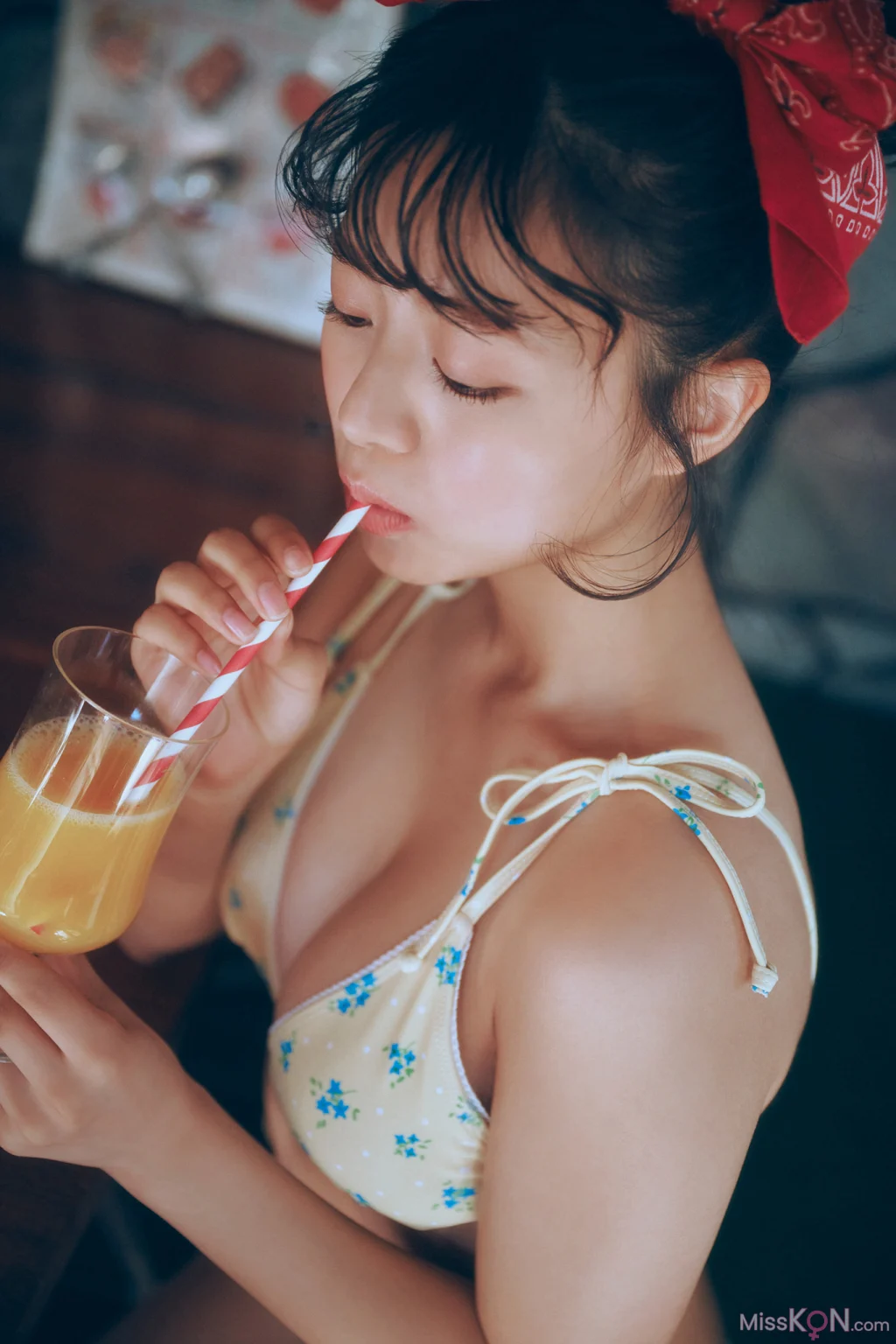 [JP] Ayano Kato (加藤綾乃): 【増量版 全50P】ミスマガのアソビバ！ レトログラビア ヤンマガデジタル写真集 (54 photos) – Page 2