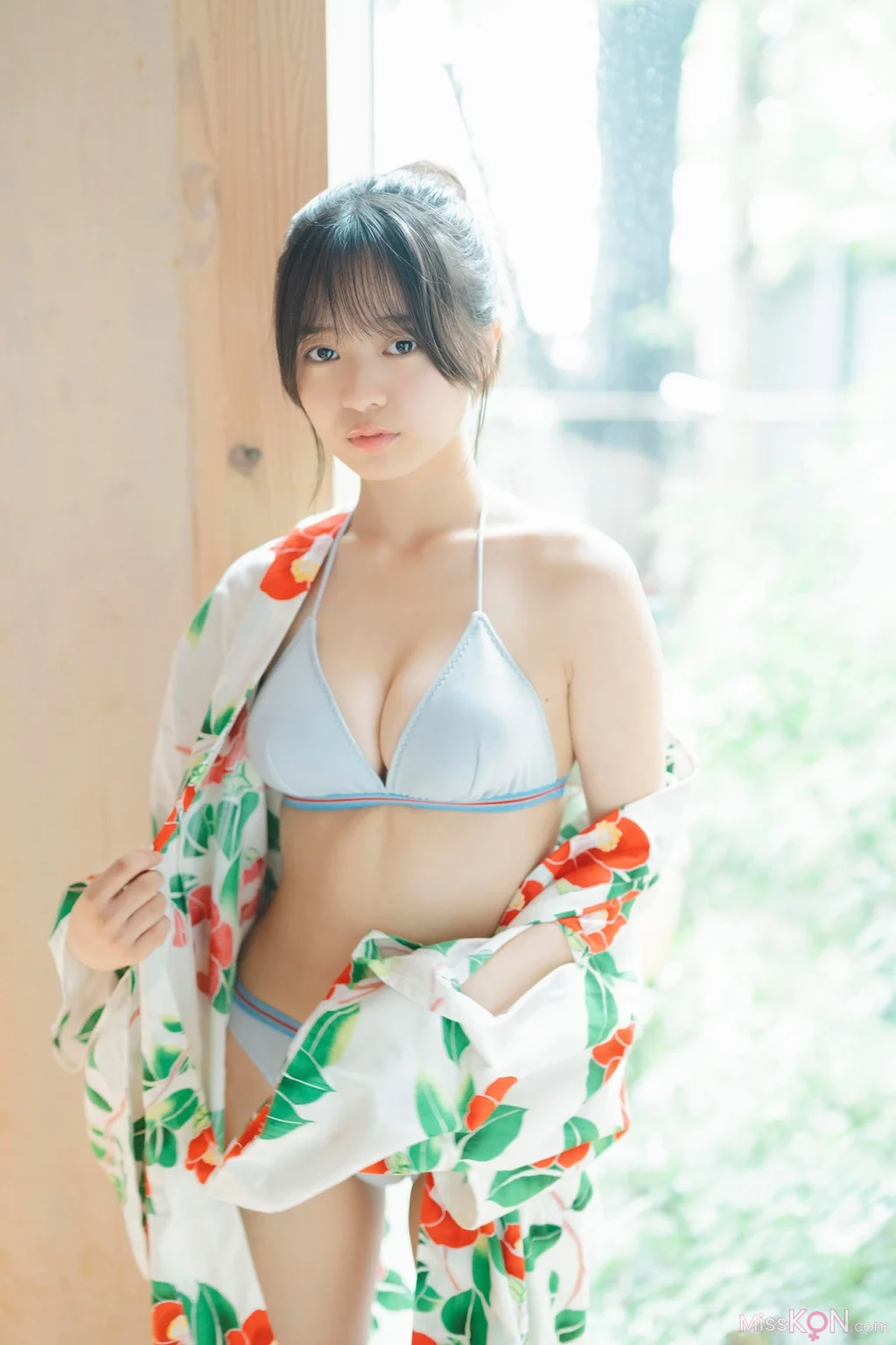 [JP] Ayano Kato (加藤綾乃): 【増量版 全50P】ミスマガのアソビバ！ なつやすみ！ヤンマガデジタル写真集 (57 photos)