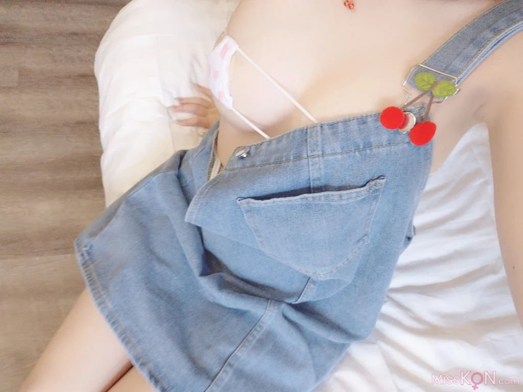 Coser@日奈娇: 背带牛仔裤 (44 photos) – Page 2