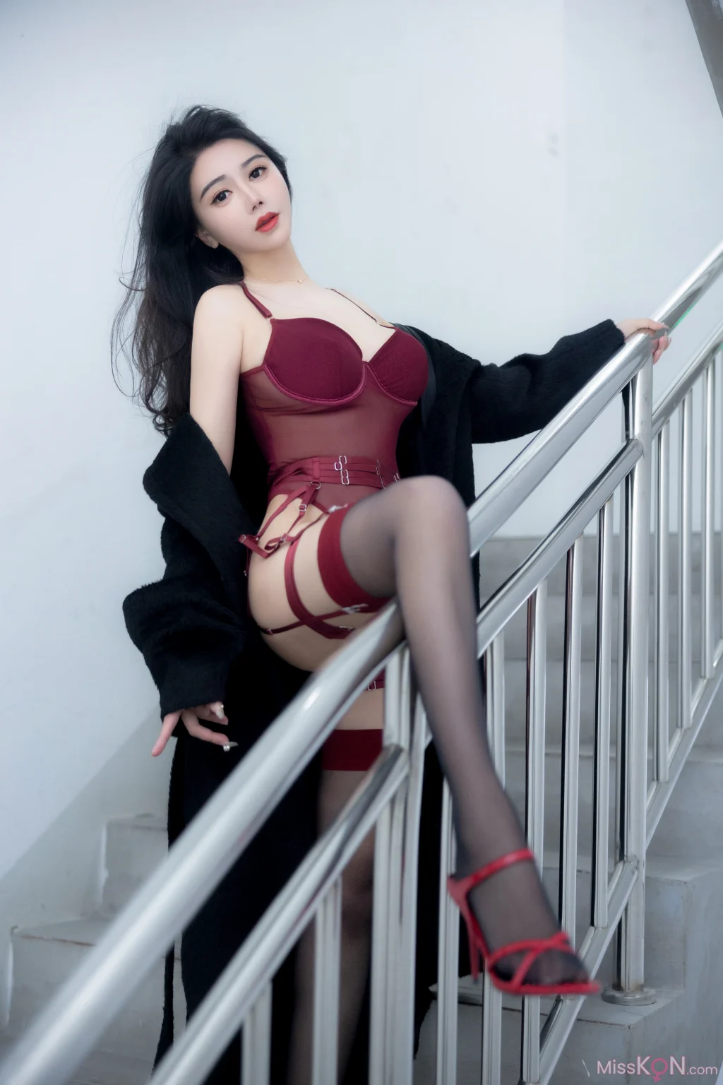 [内购无水印] 李若汐: 红色情趣 (85 photos)