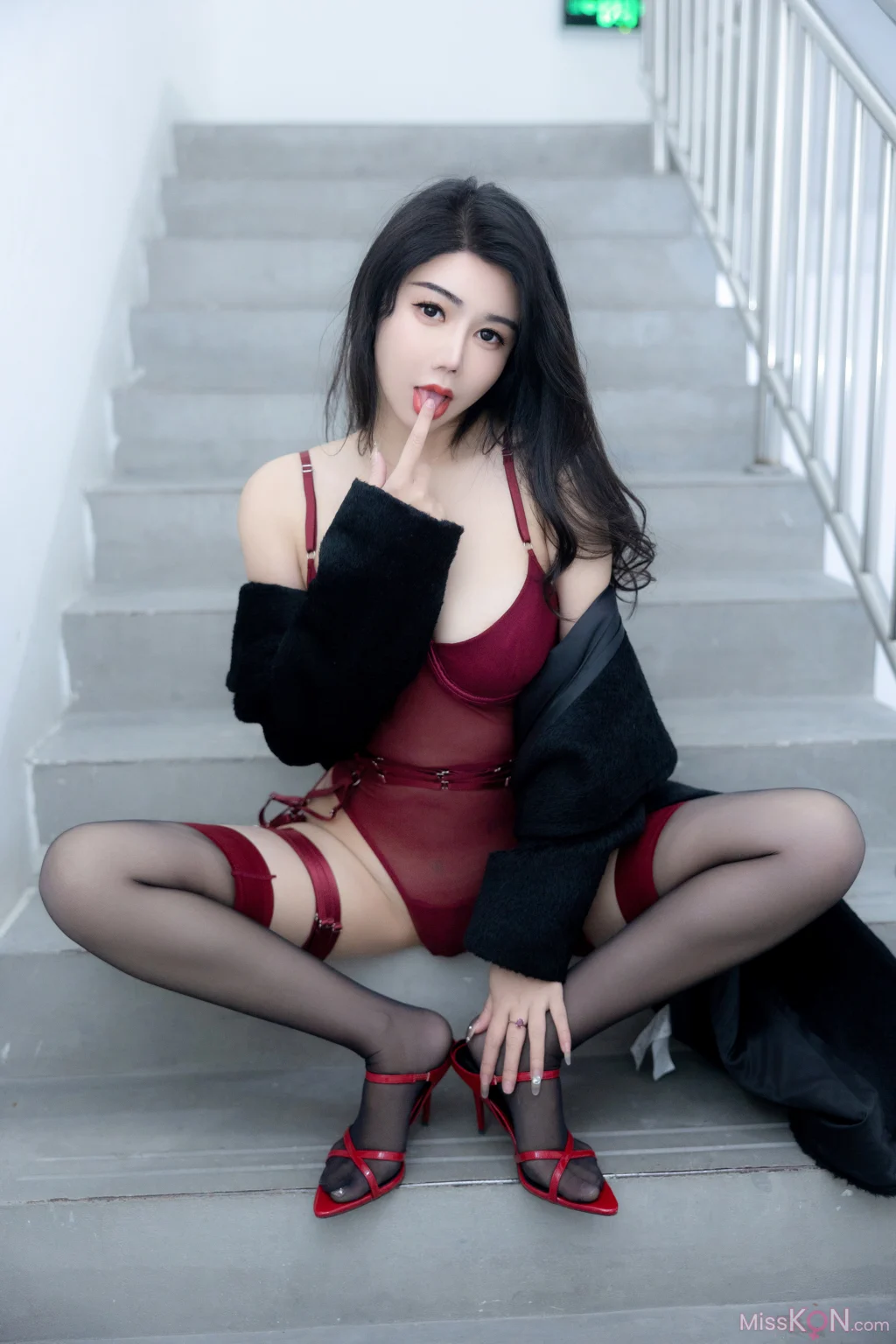 [内购无水印] 李若汐: 红色情趣 (85 photos) – Page 2