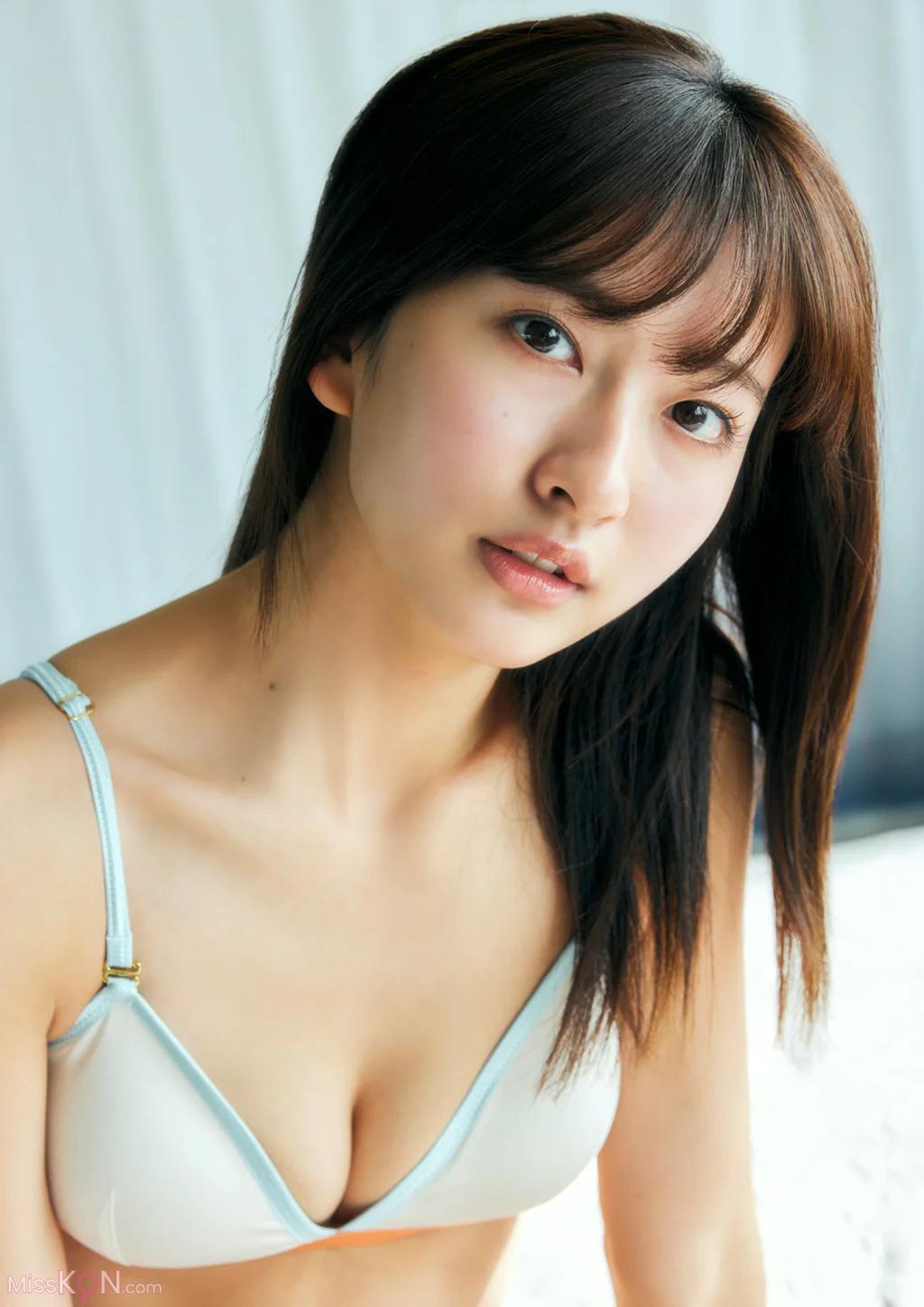 [JP] Rina Saito (斉藤里奈): BRODYデジタル写真集 「come on」 (54 photos)