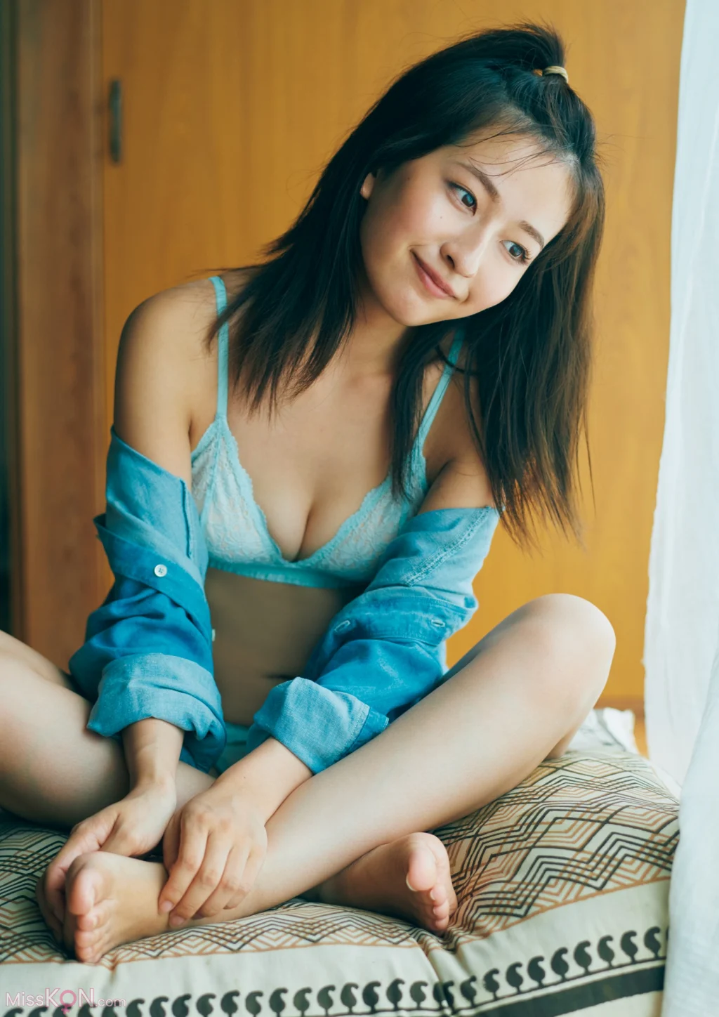 [JP] Rina Saito (斉藤里奈): １ｓｔ写真集 色彩 (136 photos) – Page 2