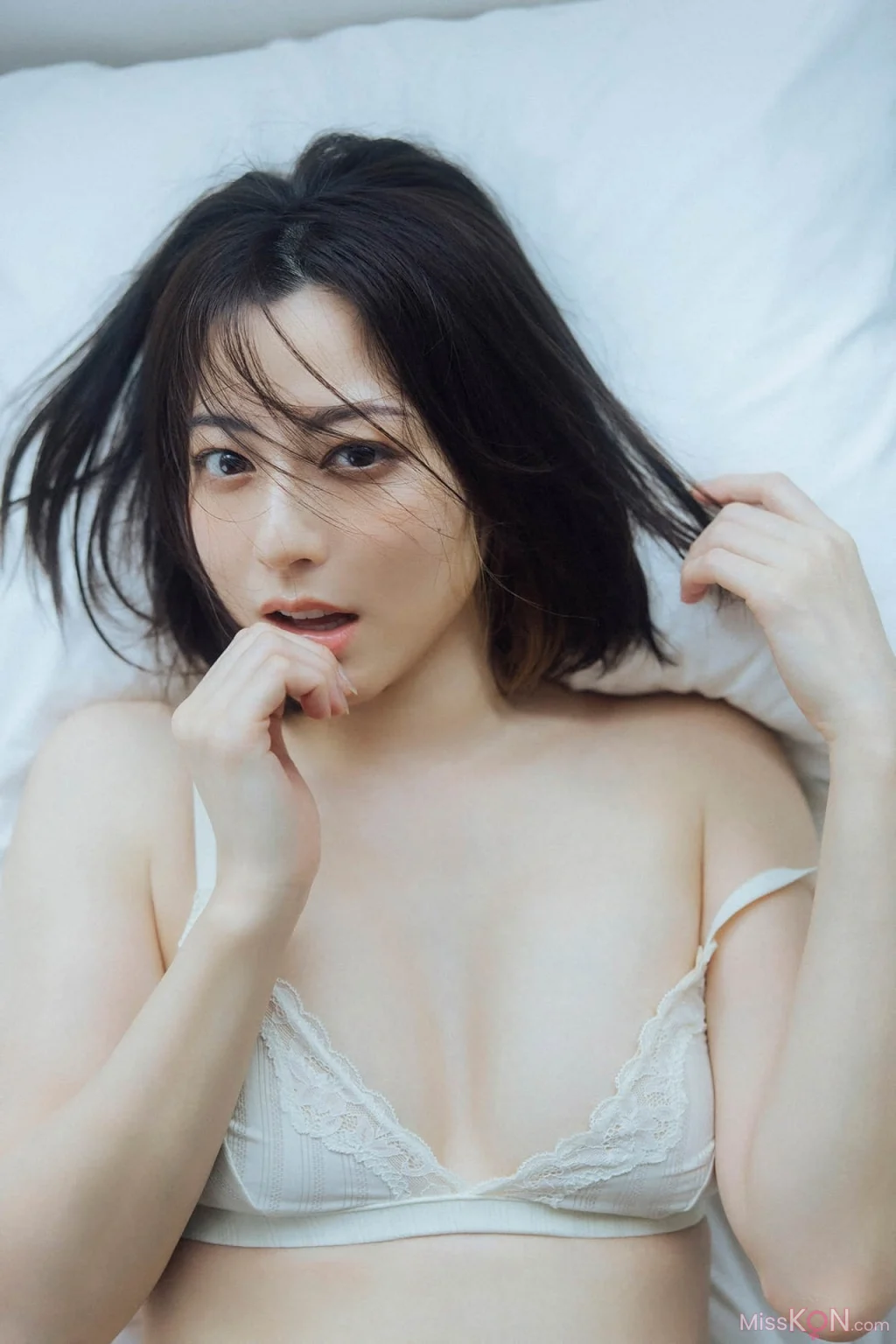 [JP] Yumi Sugimoto (杉本有美): FLASHデジタル写真集 そっと、溶けていく (84 photos)