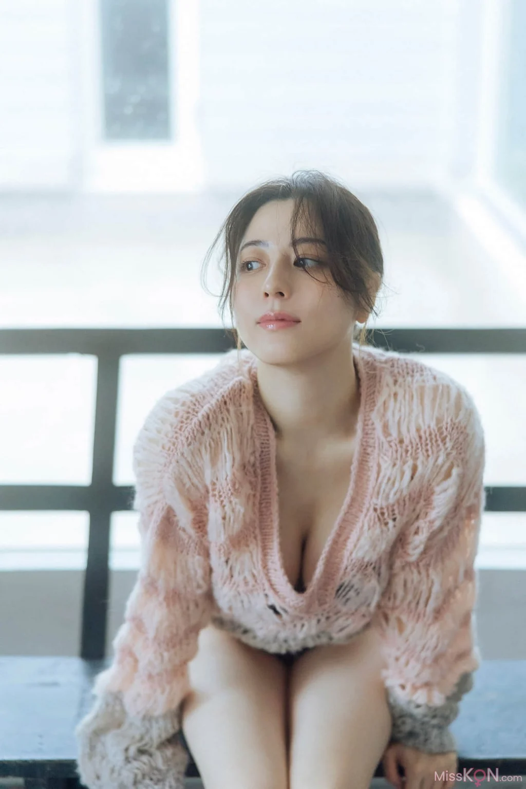 [JP] Yumi Sugimoto (杉本有美): FLASHデジタル写真集 そっと、溶けていく (84 photos) – Page 2