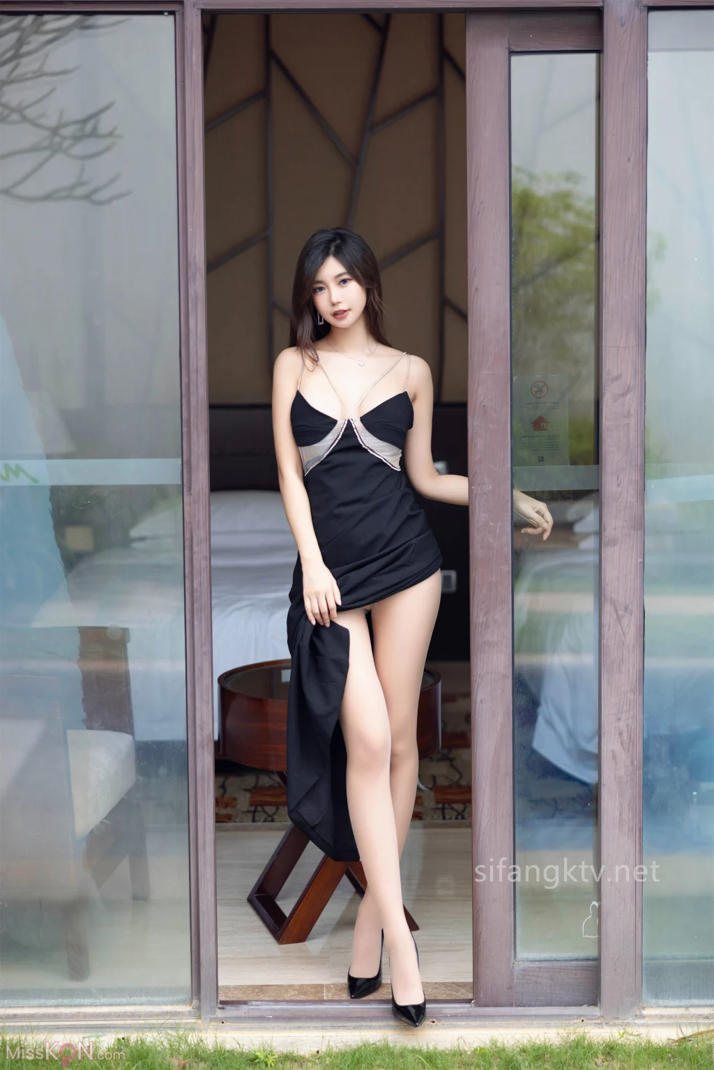 [内购无水印] 绮里嘉ula: 邻家小少妇原图 (95 photos + 2 videos)