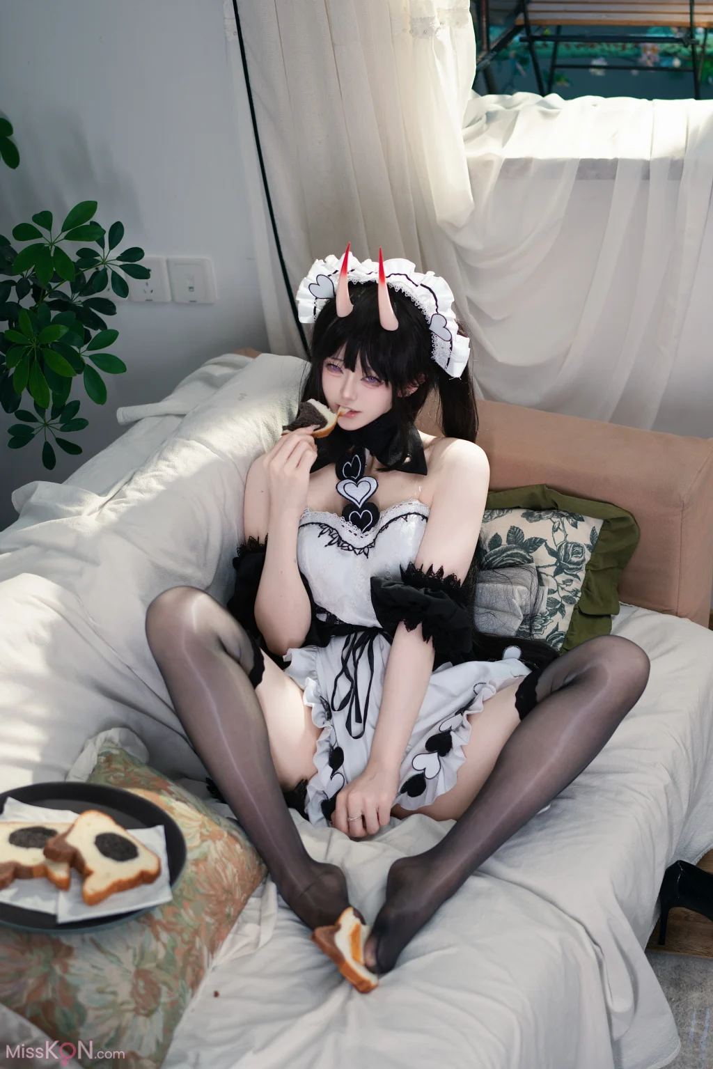 Coser@前野太太: 碧蓝航线 能代 女仆 (39 photos)