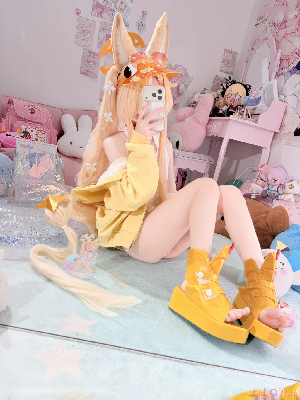 Coser@染三ran3: 蔚蓝档案 百合园圣亚 泳装 (88 photos + 4 videos)