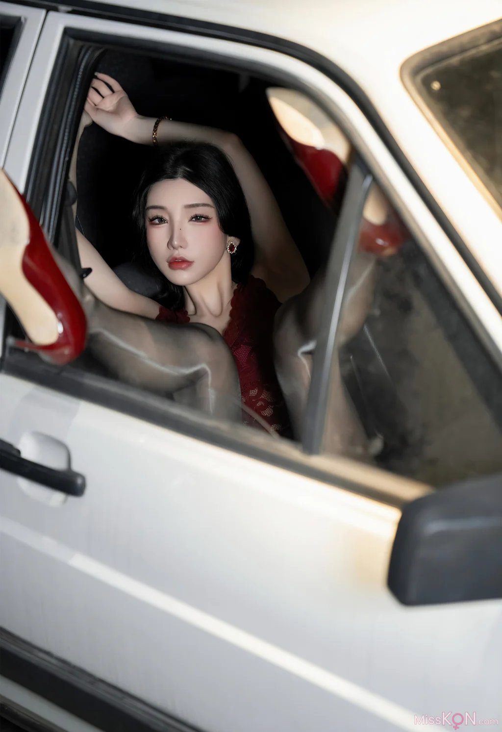 [内购无水印] 周于希Sally: 极品车模 (93 photos)