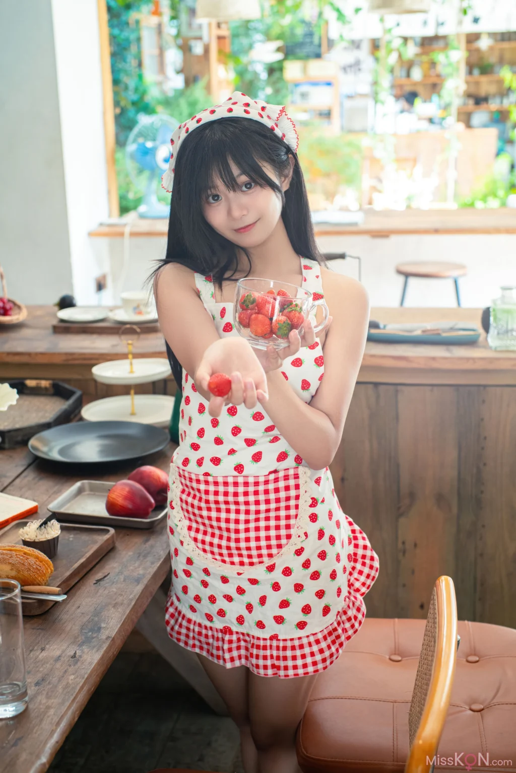 Coser@花音葉子: 小厨娘 (86 photos)