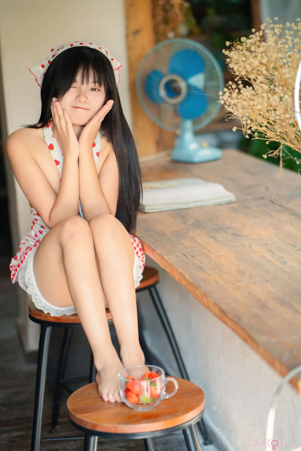Coser@花音葉子: 小厨娘 (86 photos)
