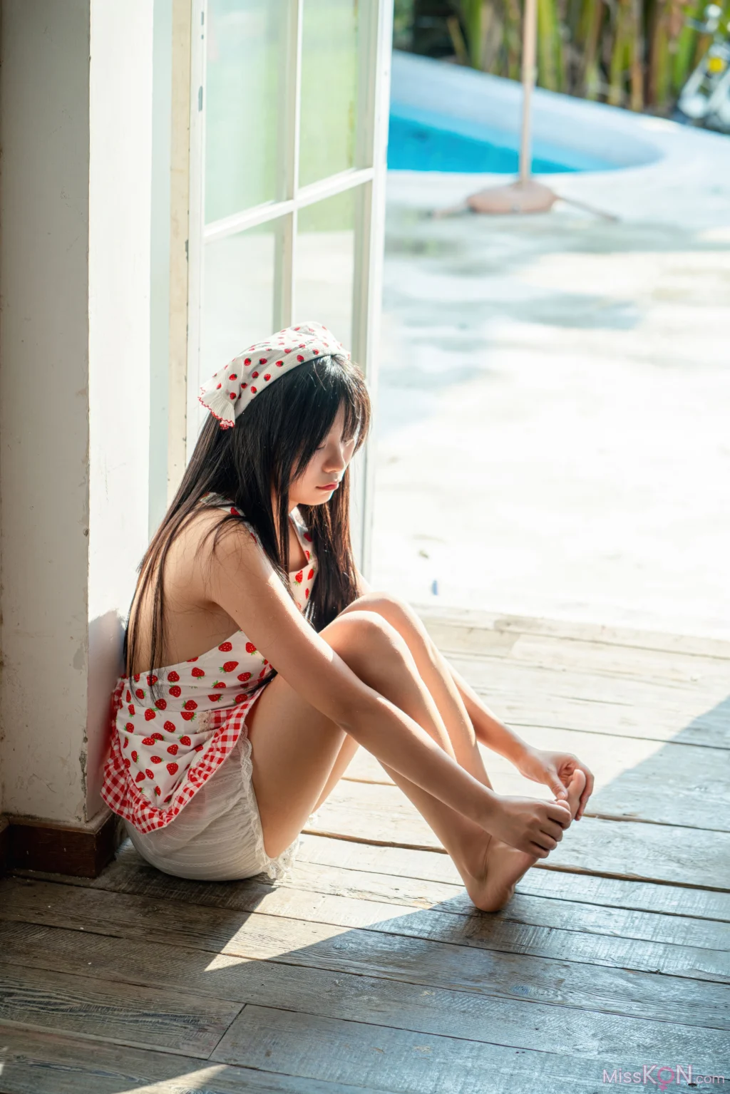 Coser@花音葉子: 小厨娘 (86 photos)