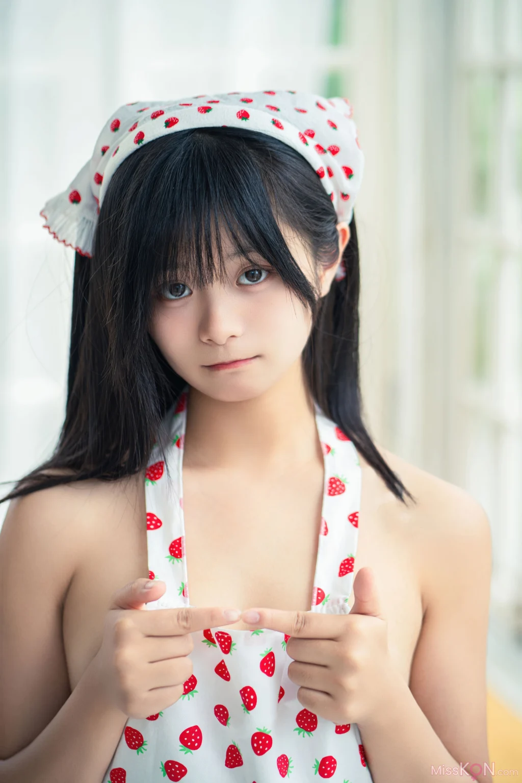 Coser@花音葉子: 小厨娘 (86 photos)
