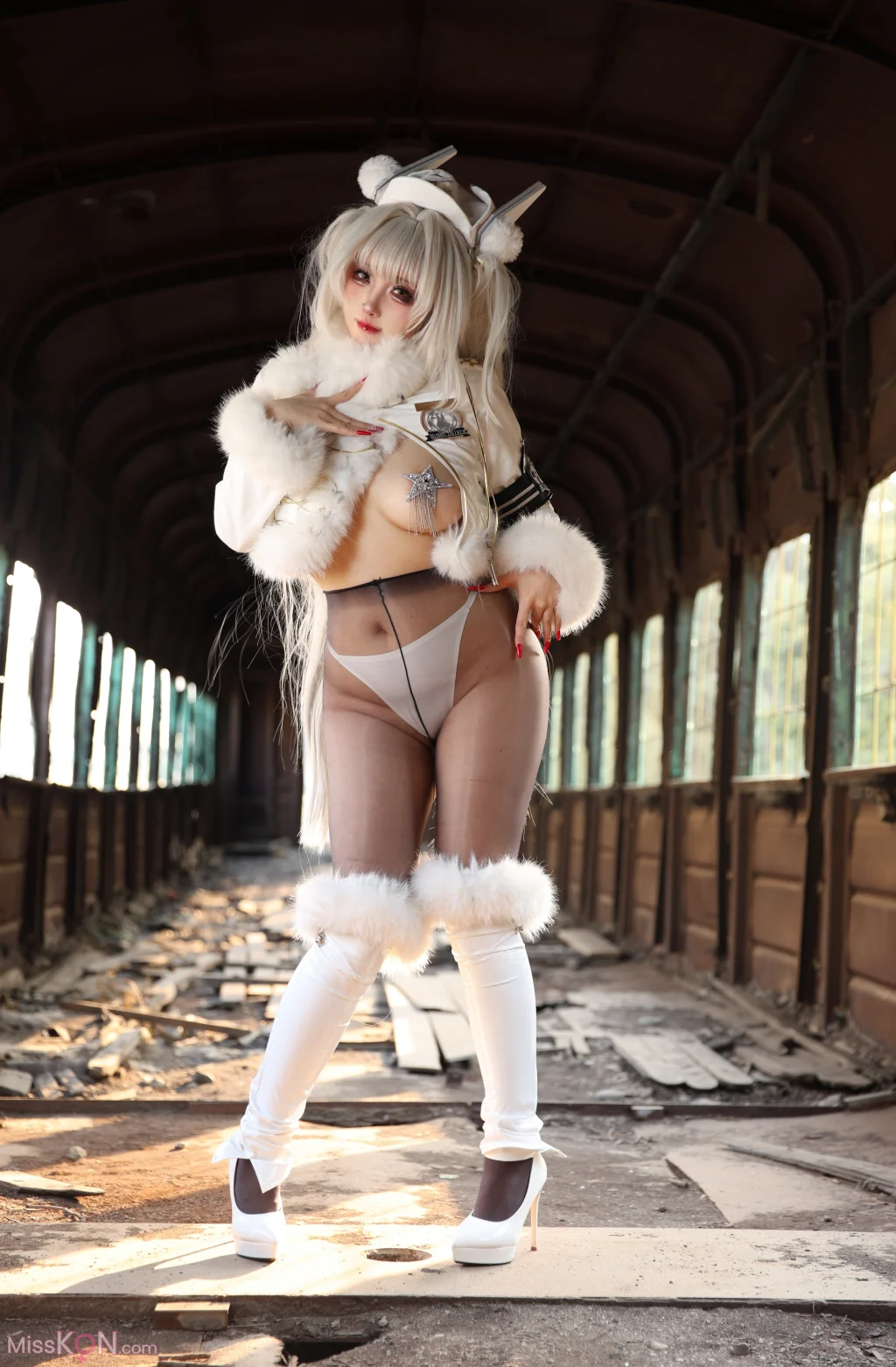 Coser@soso嗖嗖: 白兔列车 (64 photos)
