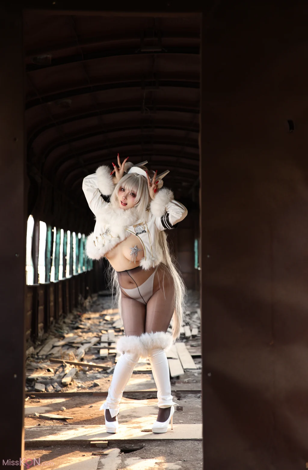 Coser@soso嗖嗖: 白兔列车 (64 photos)