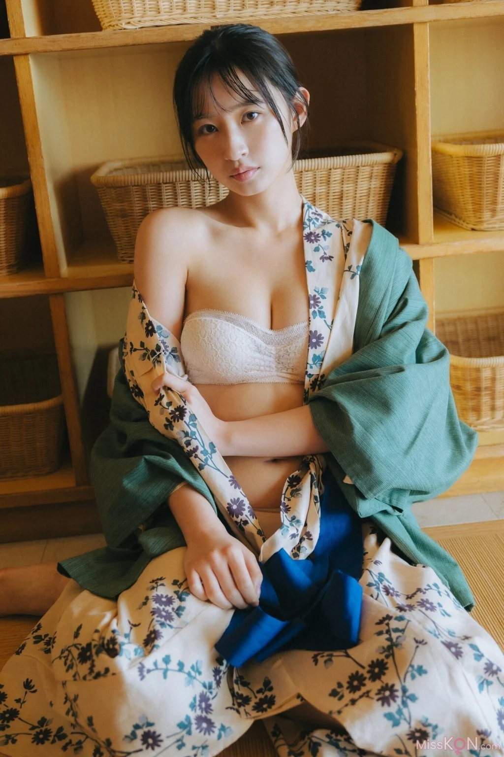 [JP] Hinata Matsumoto (松本日向): FRIDAYデジタル写真集 見つめ合うカラダ Vol.2 100ページ超豪華版 (128 photos) – Page 3