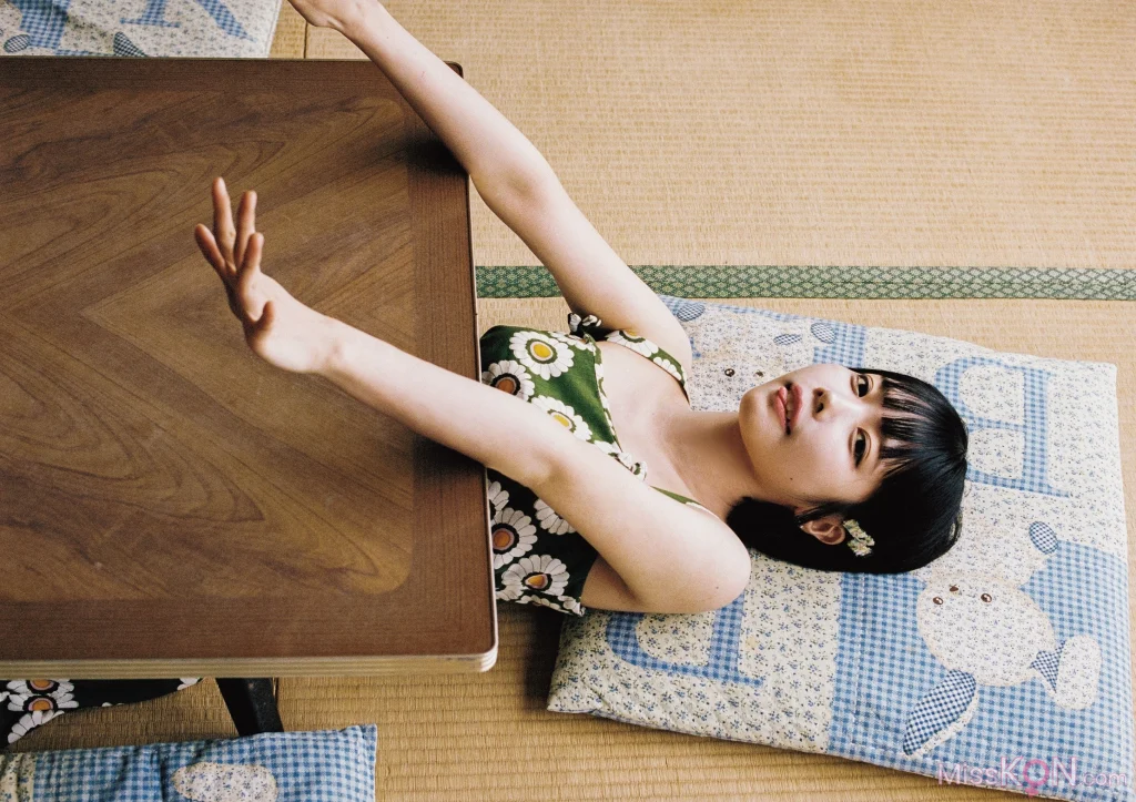 [JP] Ano (あの): 写真集 あの在処 (187 photos)