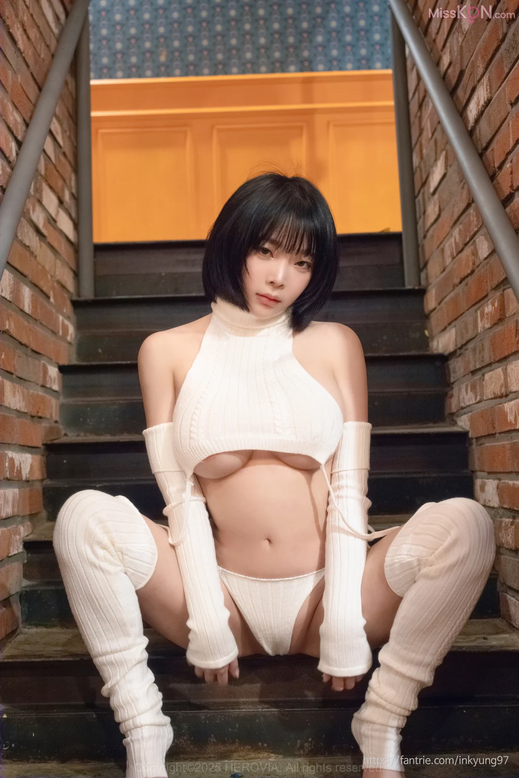Kang In-kyung (강인경): White Sweater (14 photos + 1 video)