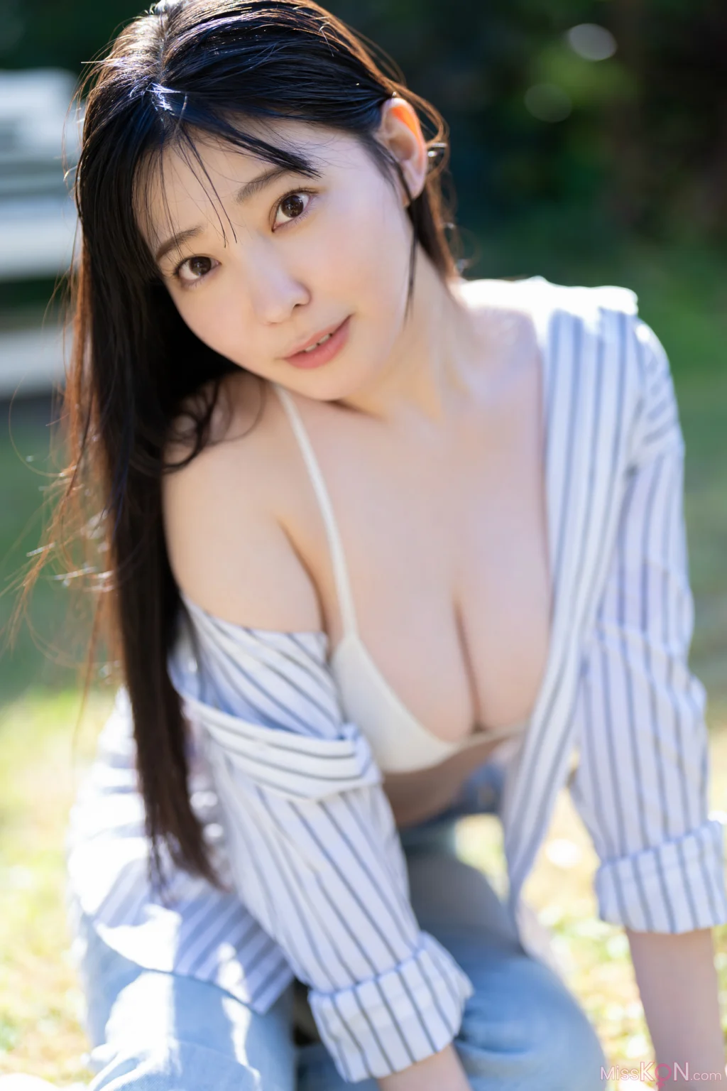 [JP] Yuuri Rukawa (紫藤るい): FRIDAYデジタル写真集 改め 紫藤るい たわわなＩカップ姫 ｖｏｌ．２ １００ページ豪華版 (104 photos)
