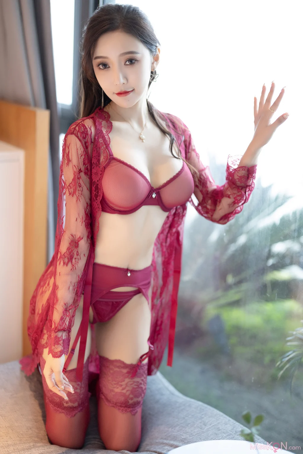 [内购无水印] 王馨瑶Yanni: 酒红色情趣套装 (86 photos)