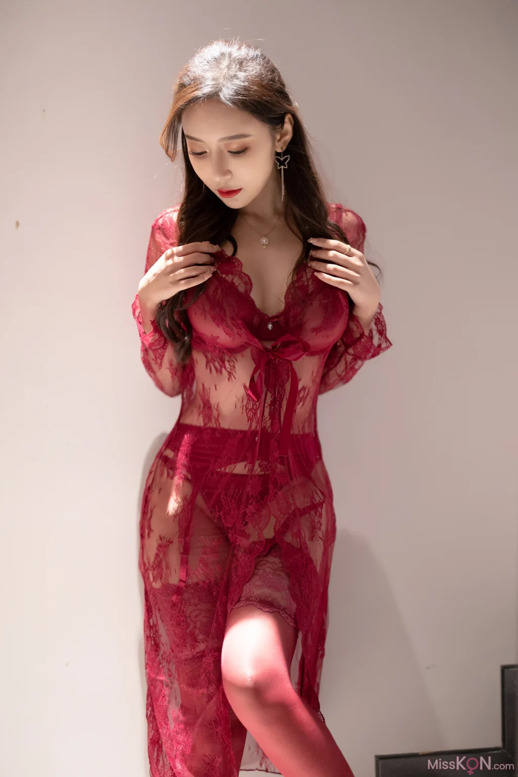 [内购无水印] 王馨瑶Yanni: 酒红色情趣套装 (86 photos)
